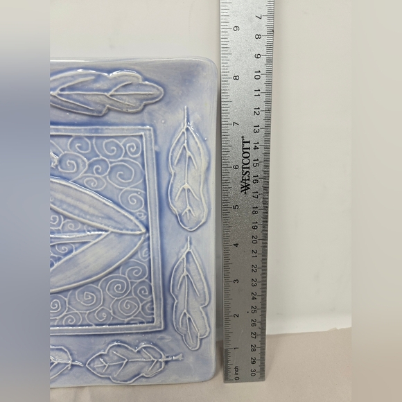 Stone Washed Sea Lite Blue Ceramic Wall Hanging Calla Lily Flower 8.25 x8.25 x 1 - Picture 10 of 11